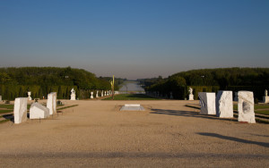 Penone Giuseppe, Anatomie, Sigillo (Sceau) marbre blanc de Carrare, Esplanade du Château de Versailles