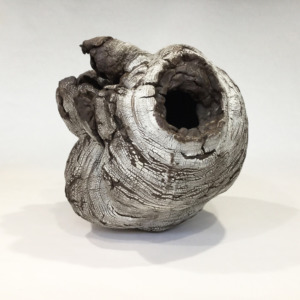 Yoshimi FUTAMURA - "Black Hole" - 2017 – Sandstone and porcelain - 37 x 35 x 38 cm