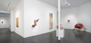 Vie de l’exposition Native Naked de Rina Banerjee, Galerie Nathalie Obadia, Paris, 2018 - Crédit photo: Bertrand Huet / Tutti image