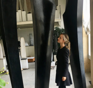 Fanny Revault devant les "Conversations secrètes"